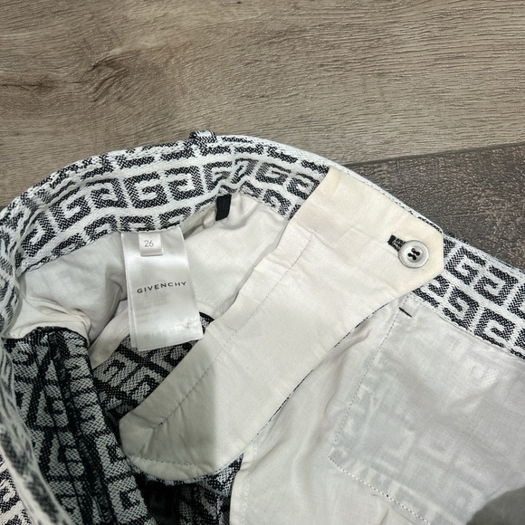 Givenchy 4G motif embroidered mini shorts - Picture 8 of 9